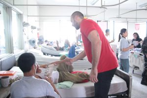 Phoenix Fuel Masters visit injured Marawi soldiers