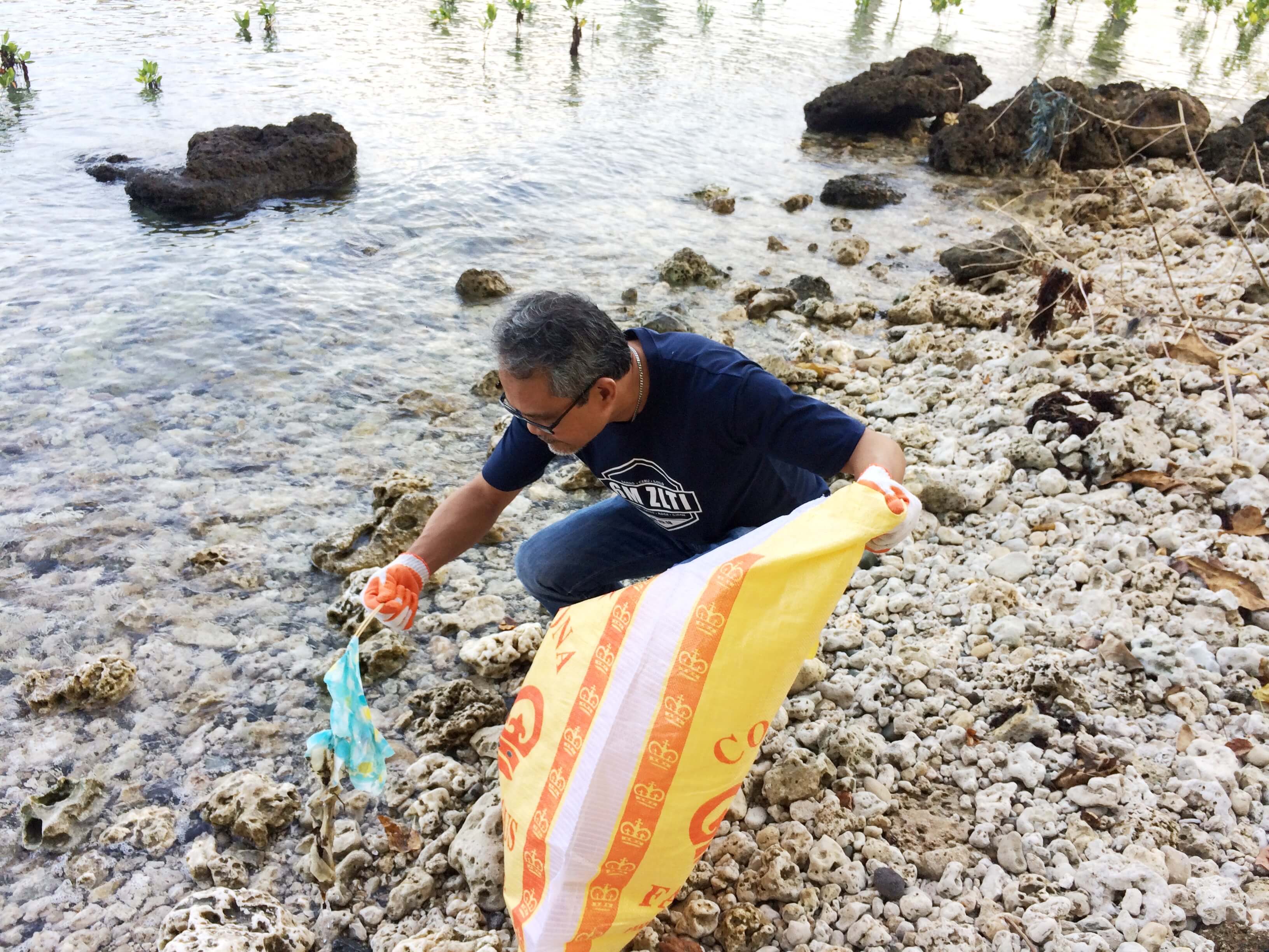 Phoenix Petroleum protects marine life, joins international coastal cleanup day